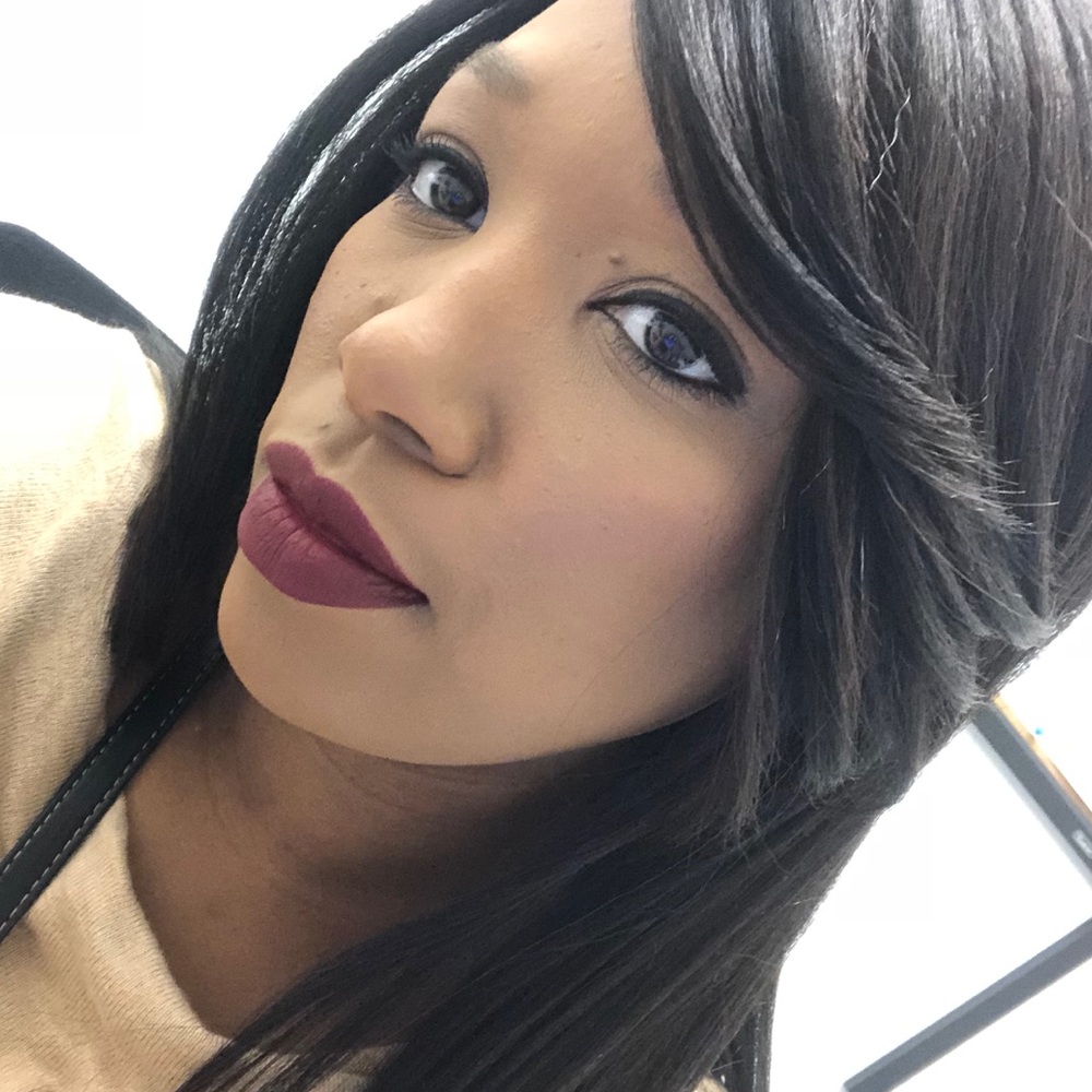 Meet your Posher, Nicole